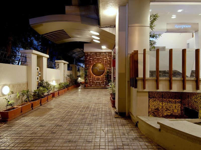 Hotel Planet Residency Bombay Esterno foto